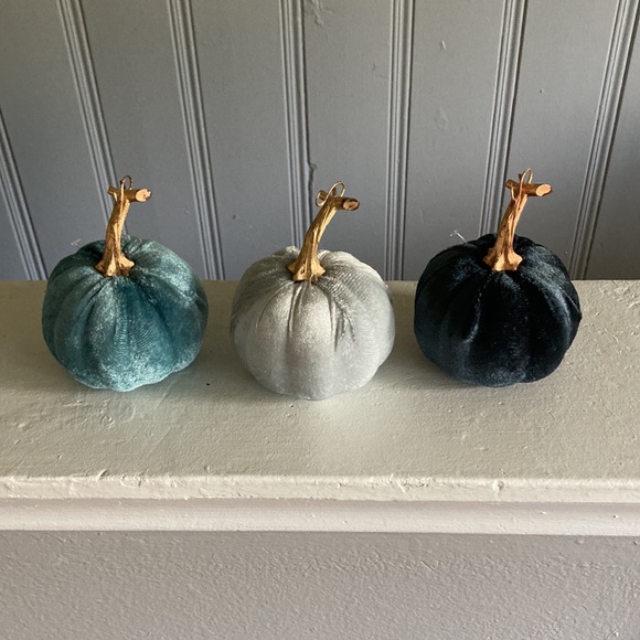 NWT Set of 3- Velvet Pumpkins- Dark Blue, Silver, Teal Fall Holiday Decorations - Picture 12 of 17